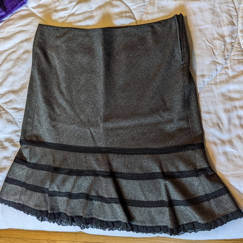 LAST CHANCE Torrid sz 18 gray skirt
